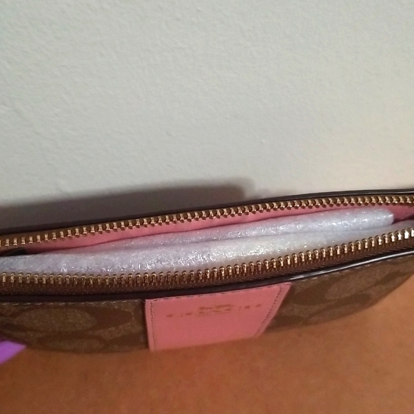 Corner Zip Wristlet In Signature Canvas - Picture 2 of 3